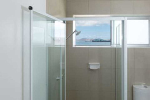 Bay 10 Accommodation - Sydneys Hotel 0