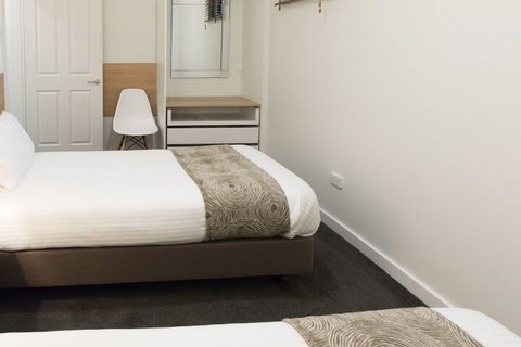 Bay 10 Accommodation - Sydneys Hotel 7
