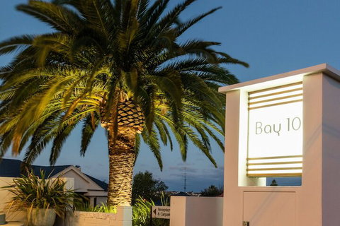 Bay 10 Accommodation - Sydneys Hotel 1