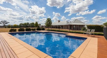 Owl Head Lodge - Sydneys Hotel 3