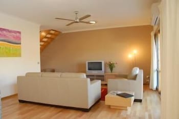 The Lakes Apartments - Sydneys Hotel 2