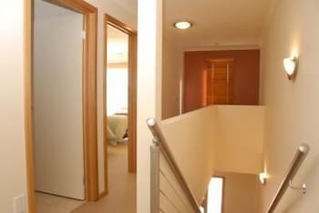 The Lakes Apartments - Sydneys Hotel 0