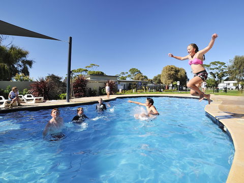 NRMA Eastern Beach Holiday Park - Sydneys Hotel 1