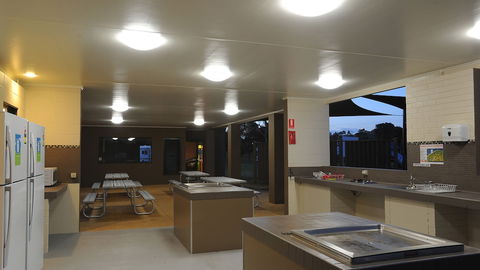NRMA Eastern Beach Holiday Park - Sydneys Hotel 6
