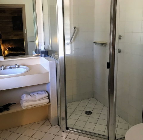 Cottonwood Lodge - Sydneys Hotel 6