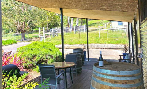 Valley Farm Vineyard Cottages - Sydneys Hotel 1