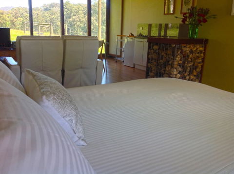 Valley Farm Vineyard Cottages - Sydneys Hotel 3