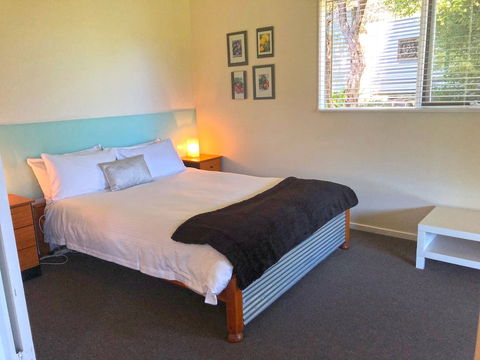 Valley Farm Vineyard Cottages - Sydneys Hotel 5