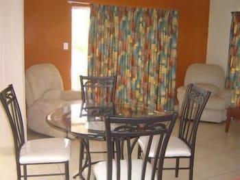 Atherton Holiday Park - Sydneys Hotel 6