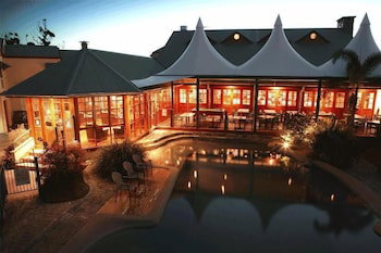 Tinaroo Lake Resort - Sydneys Hotel 5