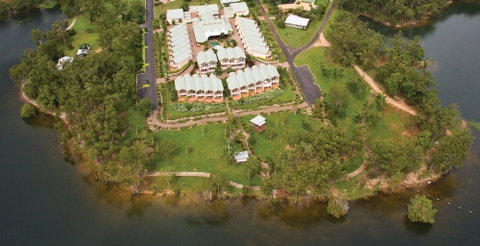 Tinaroo Lake Resort - Sydneys Hotel 0