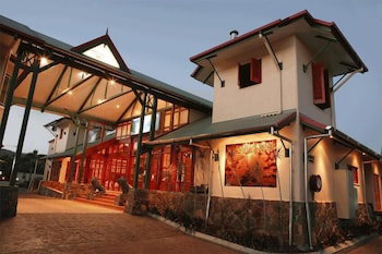 Tinaroo Lake Resort - Sydneys Hotel 4