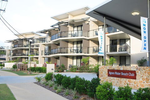 Agnes Water Beach Club - Sydneys Hotel 1