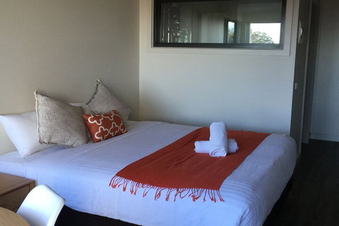 Mountain Dreaming - Sydneys Hotel 3