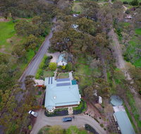 St Helens Country Cottages - Sydneys Hotel