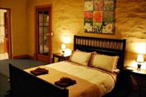 Clare View Accommodation - Sydneys Hotel 7