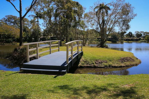 Sanctuary Lakes Fauna Retreat - Sydneys Hotel 2