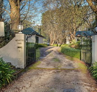 Moulton Park Cottages - Sydneys Hotel