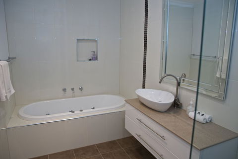Yarra Glen Racecourse Apartments - Sydneys Hotel 4