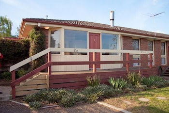 Yarra Glen Racecourse Apartments - Sydneys Hotel 0