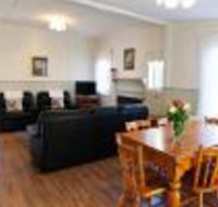 Country Gate Cottages - Sydneys Hotel