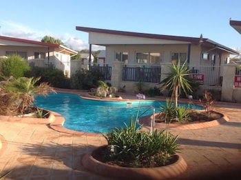 Seaspray Beach Holiday Park - Sydneys Hotel 3