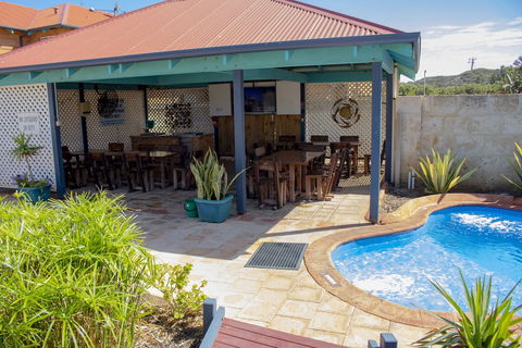 Seaspray Beach Holiday Park - Sydneys Hotel 5