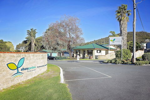 Albany Gardens Tourist Park - Sydneys Hotel 1