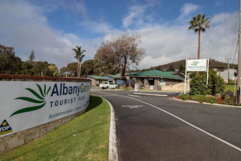 Albany Gardens Tourist Park - Sydneys Hotel 0