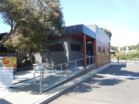 Anglesea Family Caravan Park - Sydneys Hotel 5