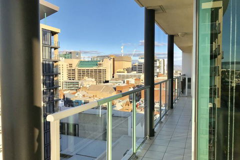 Adelaide DressCircle Apartments North Terrace - Sydneys Hotel 2