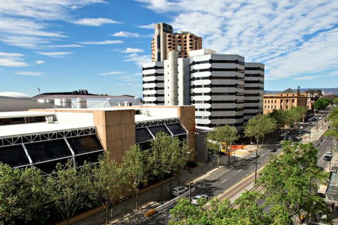 Adelaide DressCircle Apartments North Terrace - Sydneys Hotel 6