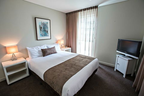 Adelaide DressCircle Apartments North Terrace - Sydneys Hotel 4