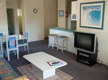 Broadbeach Central Holiday Units - Sydneys Hotel 0