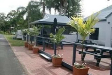 Fraser Coast Top Tourist Park - Sydneys Hotel 1