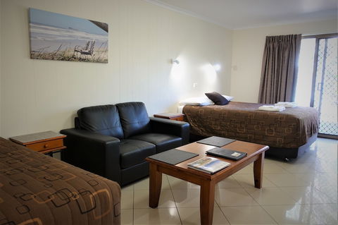 Pacific Palms Motor Inn - Sydneys Hotel 2