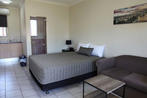 Tumut Apartments - Sydneys Hotel 6