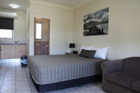 Tumut Apartments - Sydneys Hotel 5