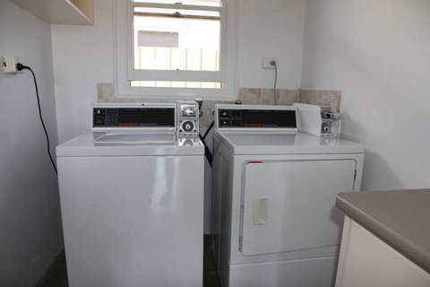 Tumut Apartments - Sydneys Hotel 2