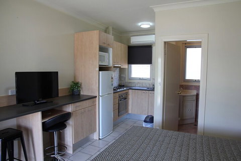 Tumut Apartments - Sydneys Hotel 1