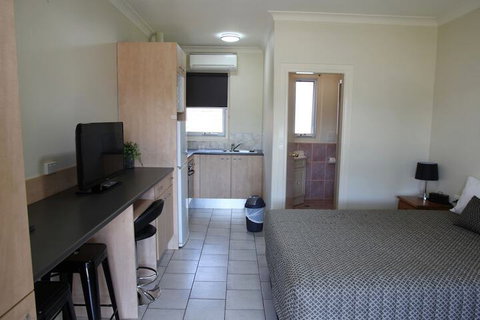 Tumut Apartments - Sydneys Hotel 3