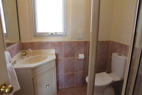 Tumut Apartments - Sydneys Hotel 7