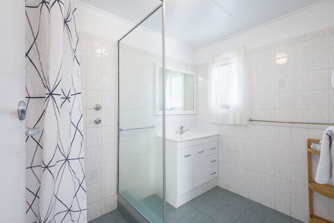 Albany Holiday Units - Sydneys Hotel 5