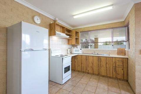 Albany Holiday Units - Sydneys Hotel 2