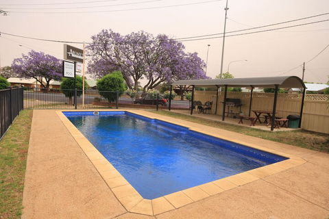 Aromet Motor Inn - Sydneys Hotel 2