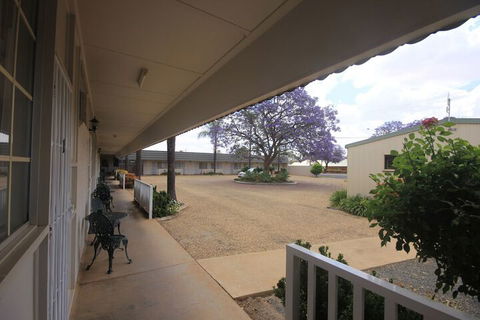 Aromet Motor Inn - Sydneys Hotel 1