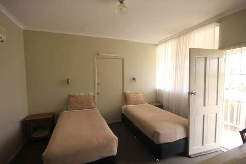 Aromet Motor Inn - Sydneys Hotel 6