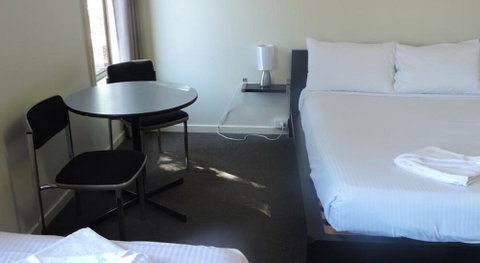 Town & Country Motel - Sydneys Hotel 4