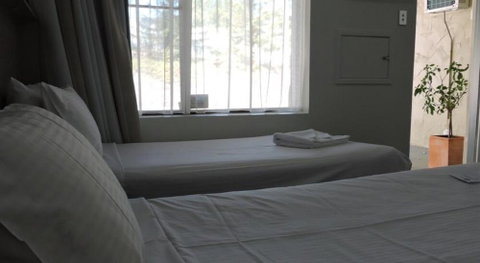 Town & Country Motel - Sydneys Hotel 3