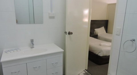 Town & Country Motel - Sydneys Hotel 2